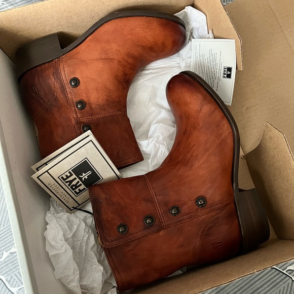 FRYE Lynn Military Short Boot women’s size 7 in Cognac BNIB - Picture 3 of 7